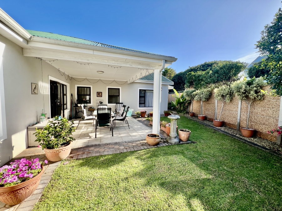3 Bedroom Property for Sale in Stilbaai Wes Western Cape